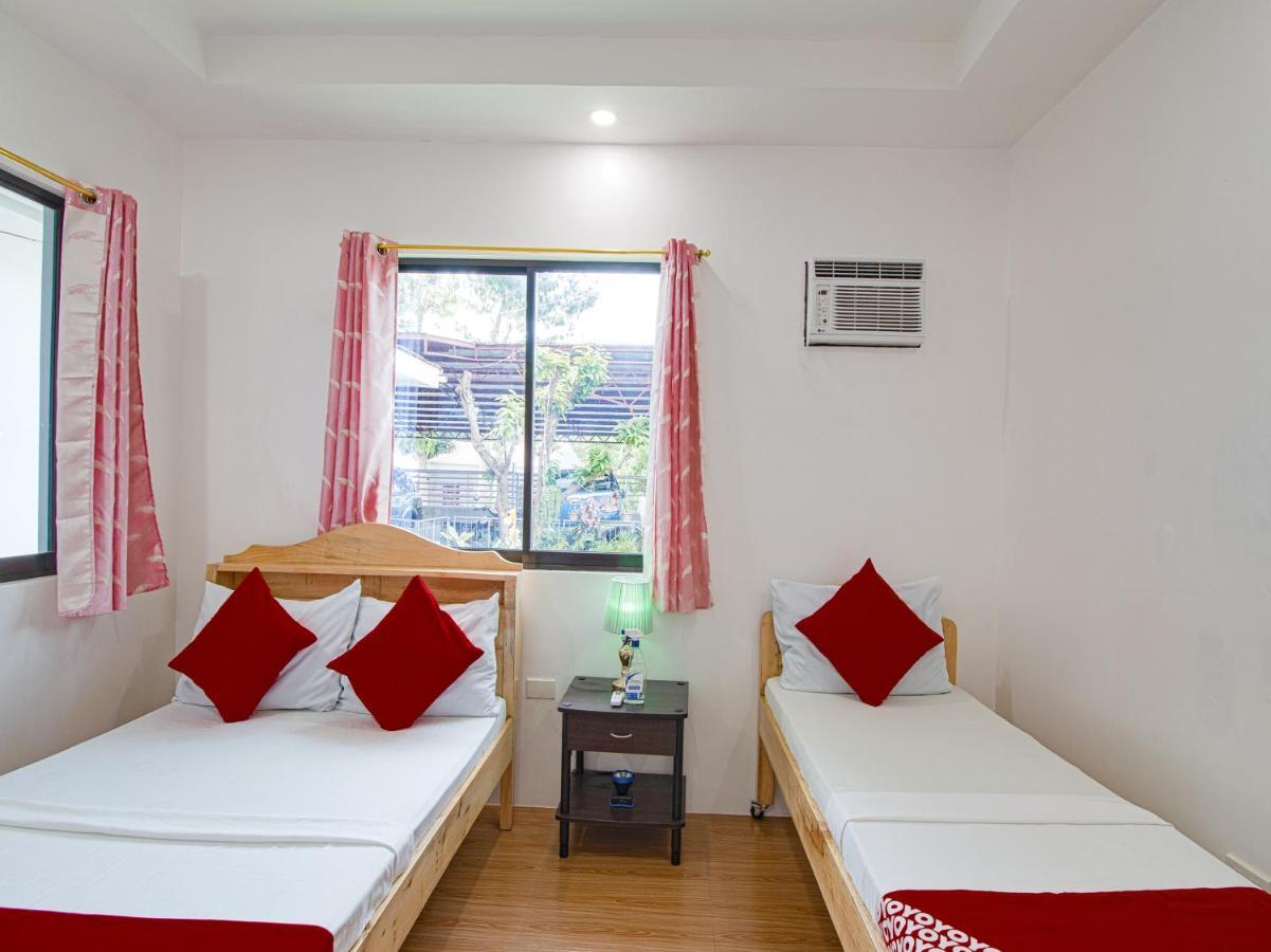 Oyo 777 Rn Guesthouse Moalboal Exterior foto