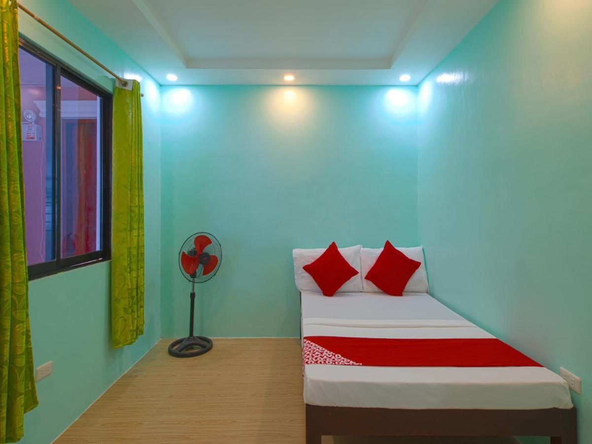 Oyo 777 Rn Guesthouse Moalboal Exterior foto